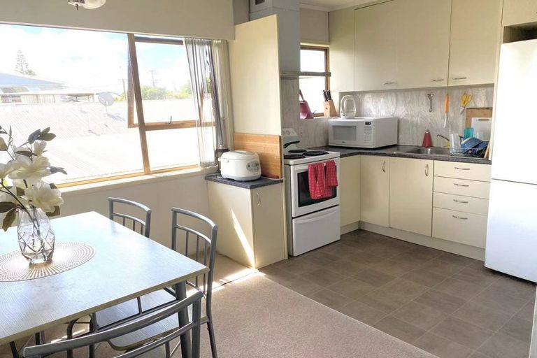 Photo of property in 2/3 Karaka Street, New Lynn, Auckland, 0600