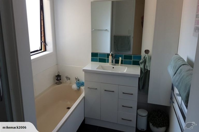 Photo of property in 1/34 Dale Crescent, Pakuranga, Auckland, 2010