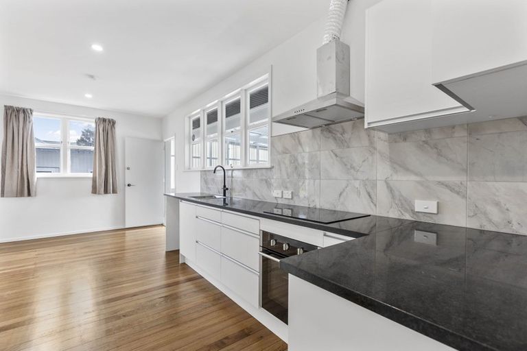 Photo of property in 70b Colwill Road, Massey, Auckland, 0614