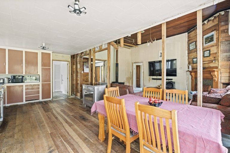 Photo of property in 19 Gordon Terrace, Hunterville, 4730