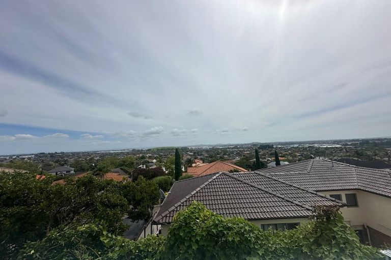 Photo of property in 16 Mangerton Lane, East Tamaki Heights, Auckland, 2016