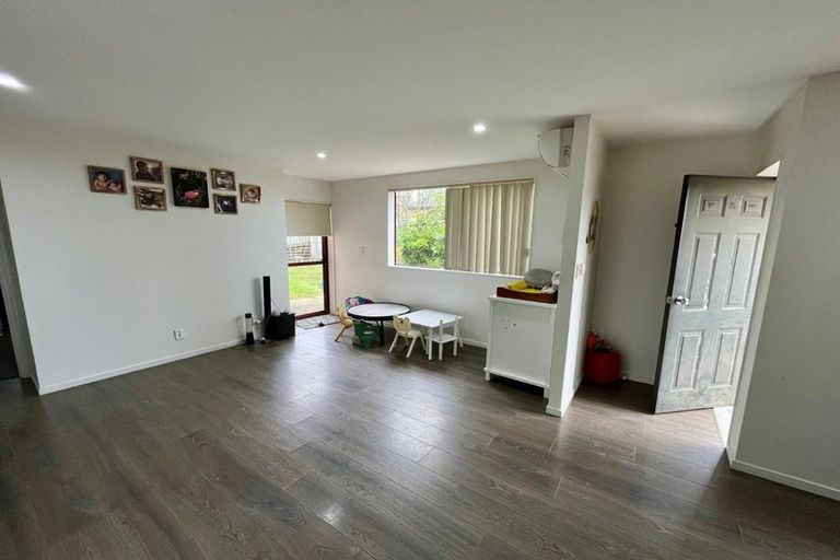 Photo of property in 57 Woodbank Drive, Glen Eden, Auckland, 0602