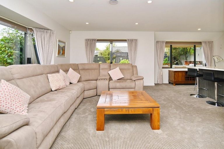 Photo of property in 11 Baltic Place, Northwood, Christchurch, 8051