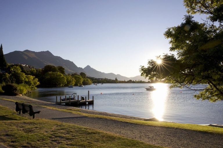 Photo of property in 468 Peninsula Road, Kelvin Heights, Queenstown, 9300