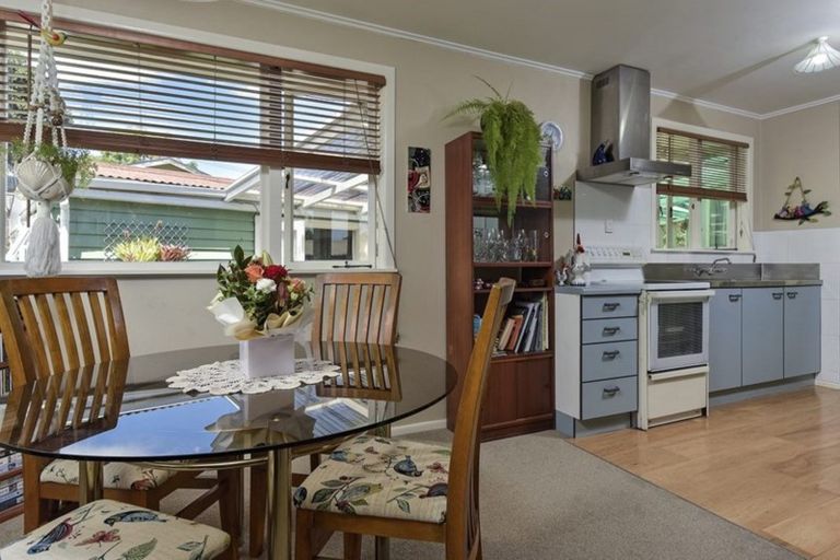 Photo of property in 22 Toatoa Place, Mangere Bridge, Auckland, 2022