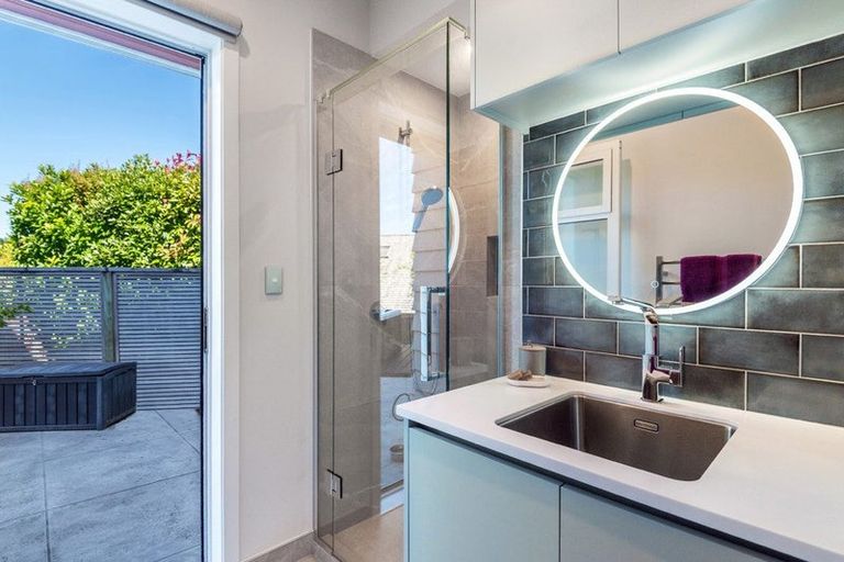 Photo of property in 8 Tree Fern Trail, Campbells Bay, Auckland, 0630