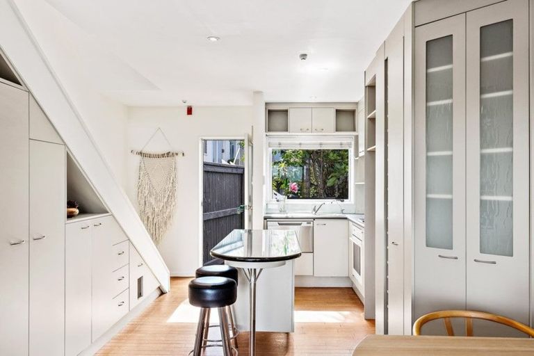 Photo of property in 8/72 Kitchener Road, Milford, Auckland, 0620