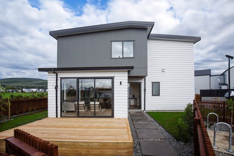 Photo of property in 13 Resnik Crescent, Kumeu, 0810