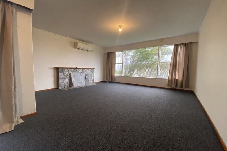 Photo of property in 44 Churton Drive, Churton Park, Wellington, 6037