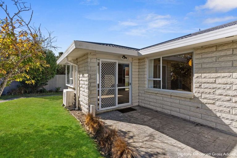 Photo of property in 2/20 Sawyers Arms Road, Northcote, Christchurch, 8052