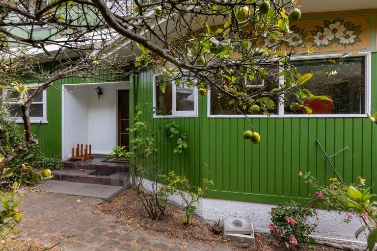 Photo of property in 84 Winara Avenue, Waikanae, 5036