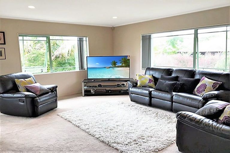 Photo of property in 41 Unsworth Drive, Unsworth Heights, Auckland, 0632