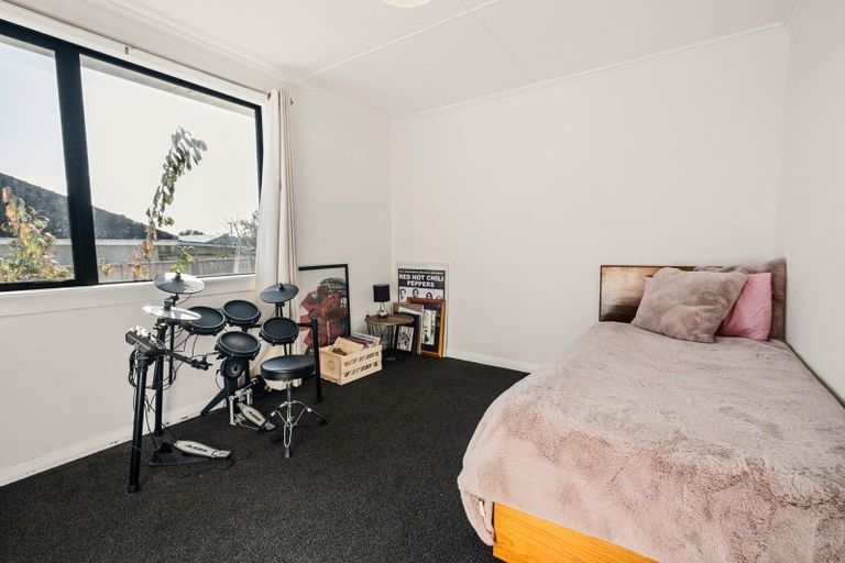 Photo of property in 3 Tupoki Street, Glen Avon, New Plymouth, 4312