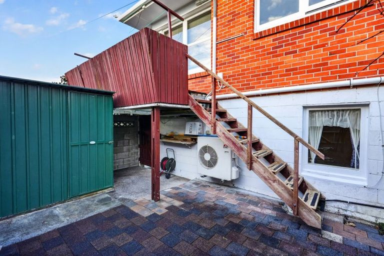 Photo of property in 1/2 Tye Road, Hillcrest, Auckland, 0627