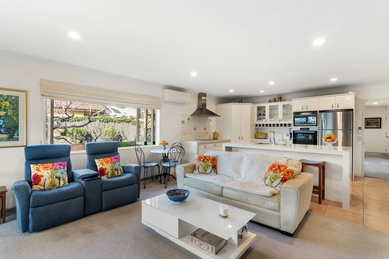 Photo of property in 1 Zara Court, Flat Bush, Auckland, 2016