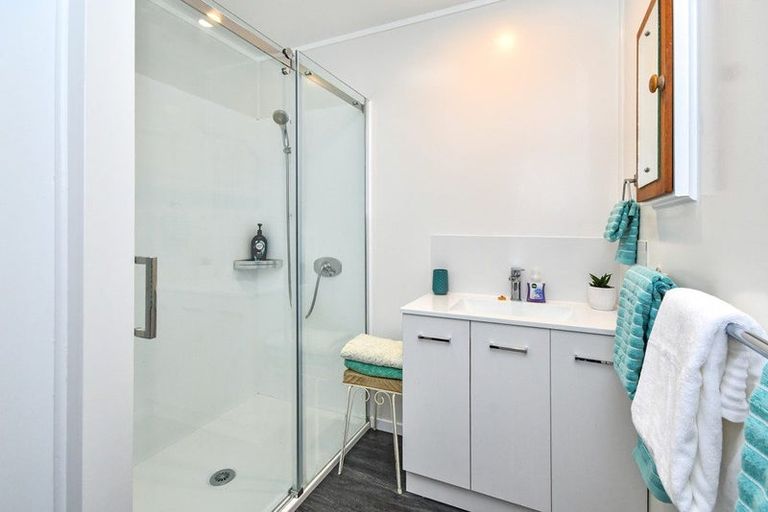 Photo of property in 2/2 Grande Vue Road, Papatoetoe, Auckland, 2025