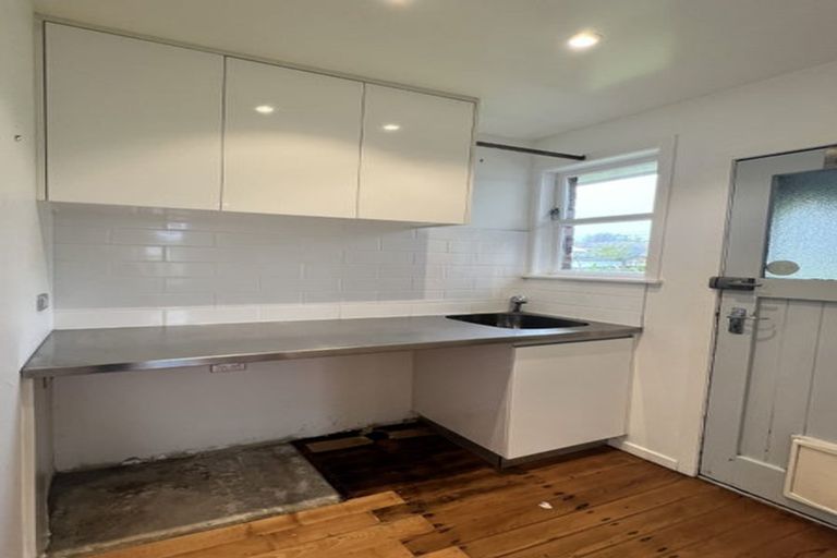 Photo of property in 2 Leander Road, Bayswater, Auckland, 0622