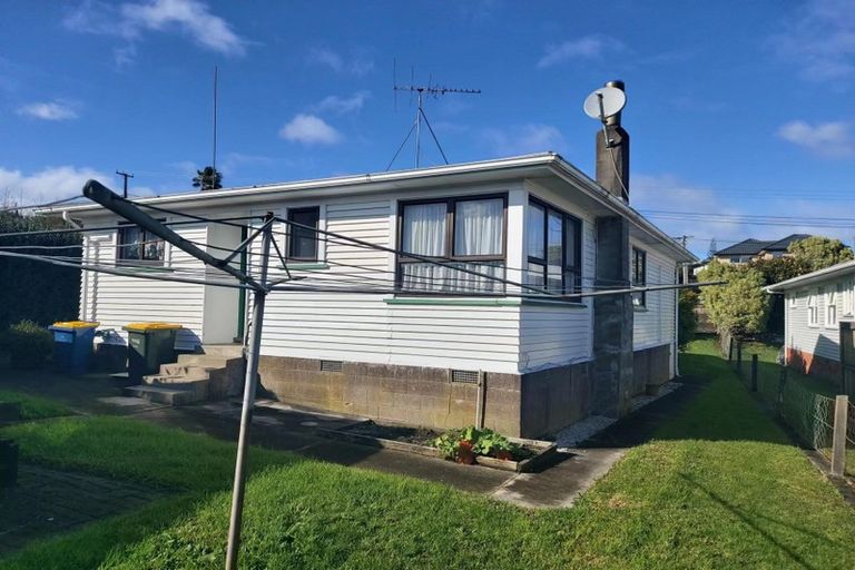 Photo of property in 72 Sylvan Crescent, Te Atatu South, Auckland, 0610