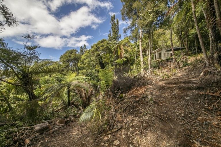 Photo of property in 408a Scenic Drive, Waiatarua, Auckland, 0612