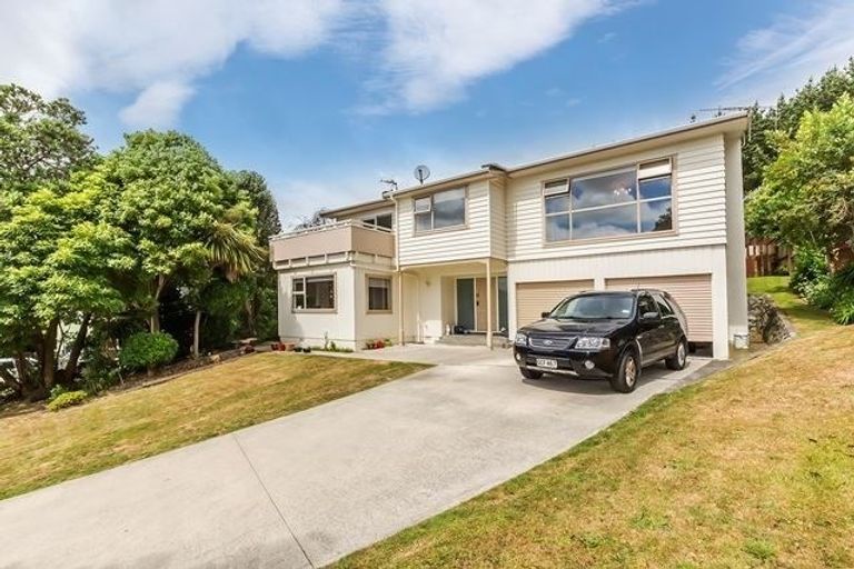 Photo of property in 59 Sunrise Boulevard, Tawa, Wellington, 5028