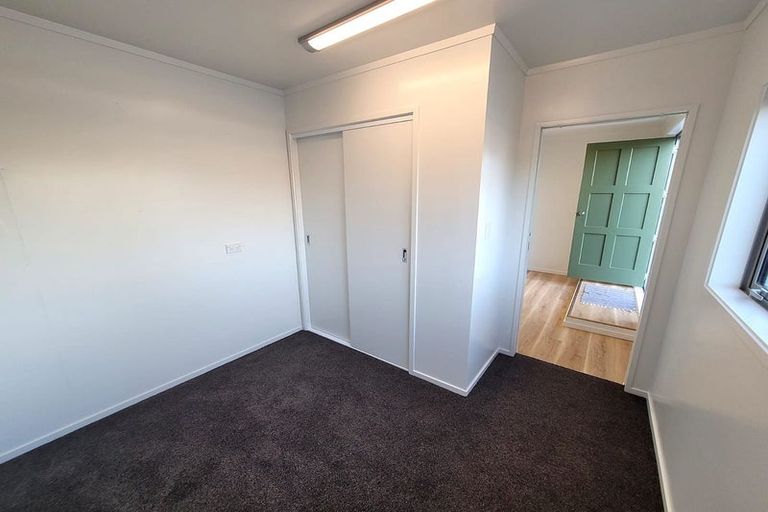 Photo of property in 5 Foyle Place, Glendene, Auckland, 0602