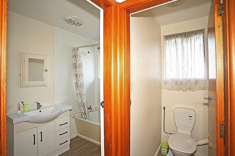 Photo of property in 2/28 Peer Street, Upper Riccarton, Christchurch, 8041