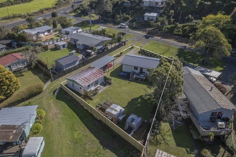 Photo of property in 5 Ocean Beach Road, Tairua, 3508