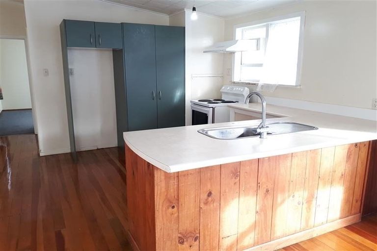 Photo of property in 67 View Road, Henderson, Auckland, 0612