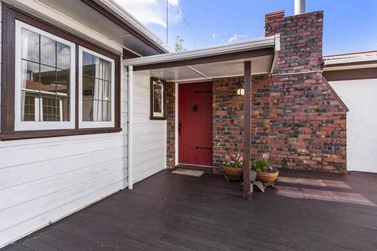 Photo of property in 16 Tui Vale Road, Shelly Park, Auckland, 2014