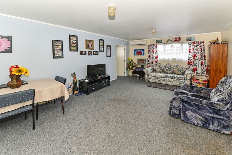 Photo of property in 28 Gibbons Road, Weymouth, Auckland, 2103