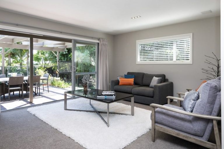 Photo of property in 5 Elimar Drive, Sunnyhills, Auckland, 2010