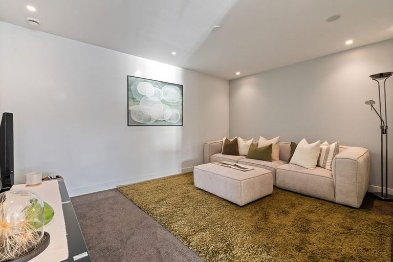 Photo of property in Clyde Quay Wharf, 3b/1 Clyde Quay Wharf, Te Aro, Wellington, 6011