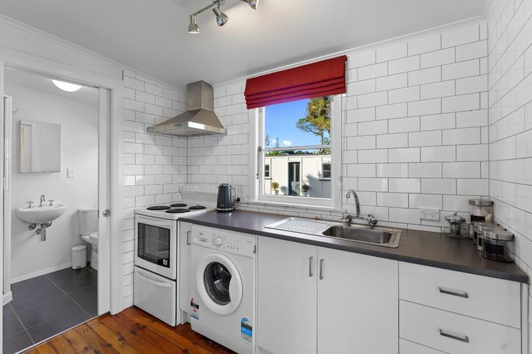 Photo of property in 37 Waimea Road, Waikanae Beach, Waikanae, 5036