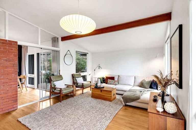 Photo of property in 33 Kent Lodge Avenue, Avonhead, Christchurch, 8042