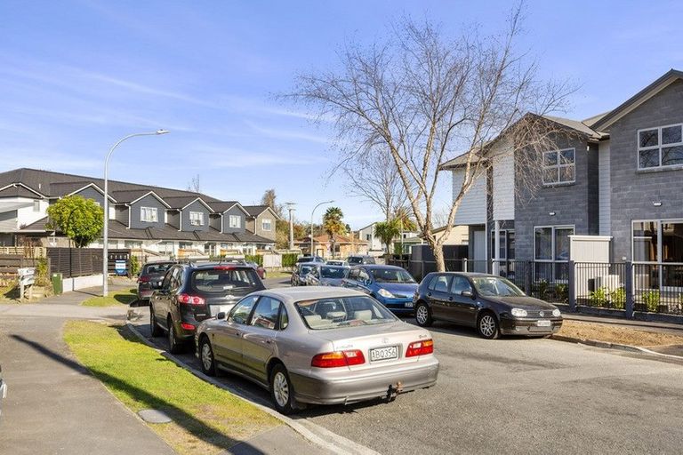 Photo of property in 2/31 Jones Crescent, Melville, Hamilton, 3206