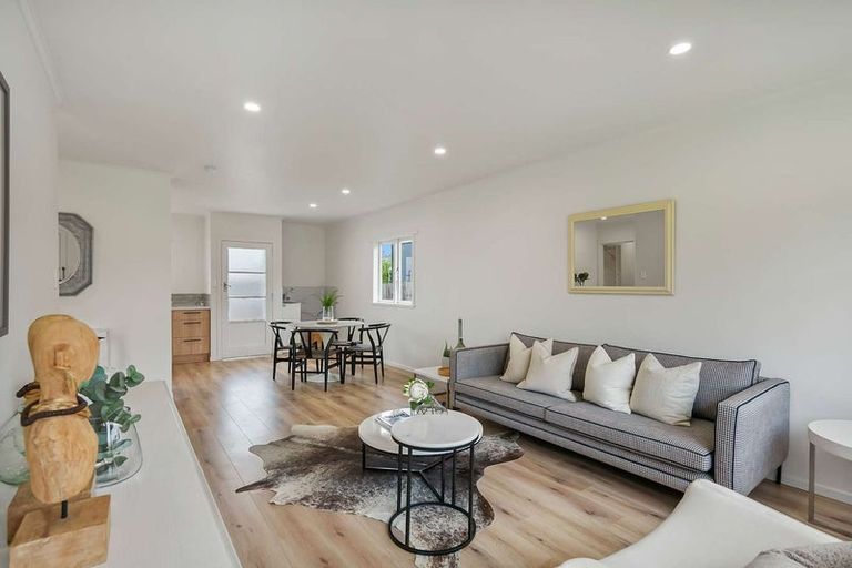 Photo of property in 17 Lancaster Road, Beach Haven, Auckland, 0626