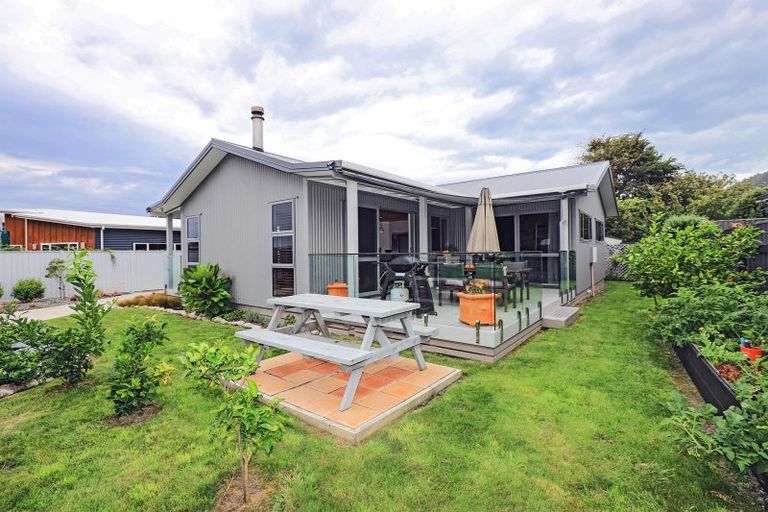 Photo of property in 4 John Ross Place, Kairakau, Havelock North, 4295