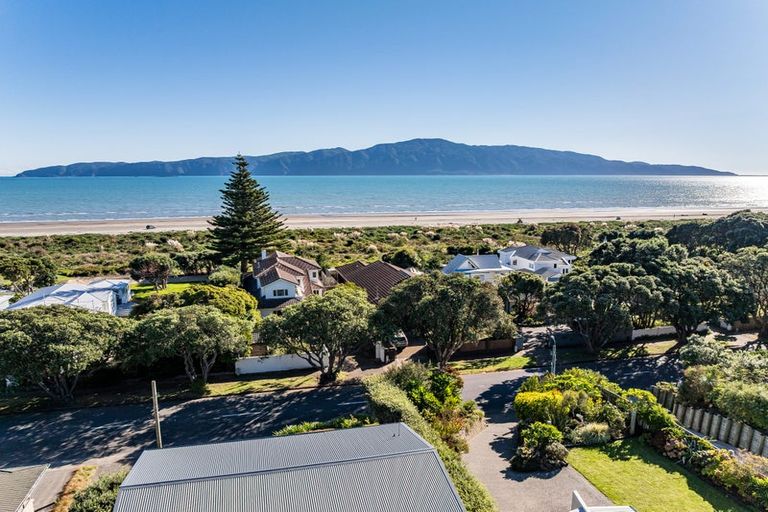 Photo of property in 16 Manly Street, Paraparaumu Beach, Paraparaumu, 5032