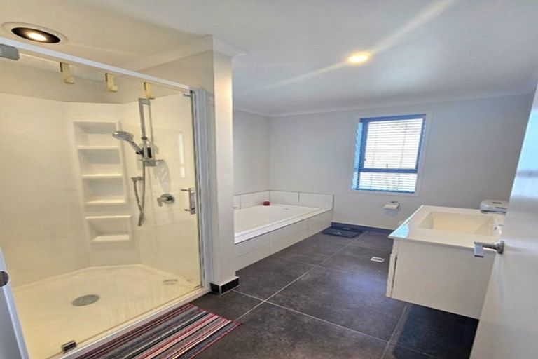 Photo of property in 25 Discovery Place, Marfell, New Plymouth, 4310