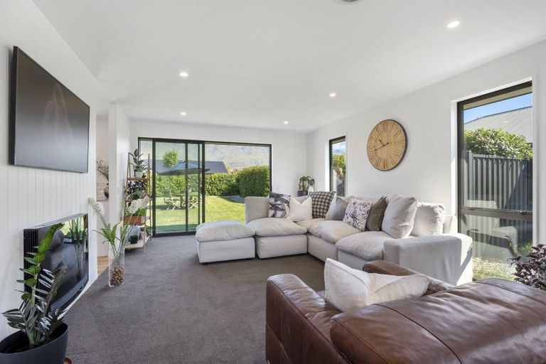 Photo of property in 21 De Bettencor Place, Mount Pisa, Cromwell, 9383