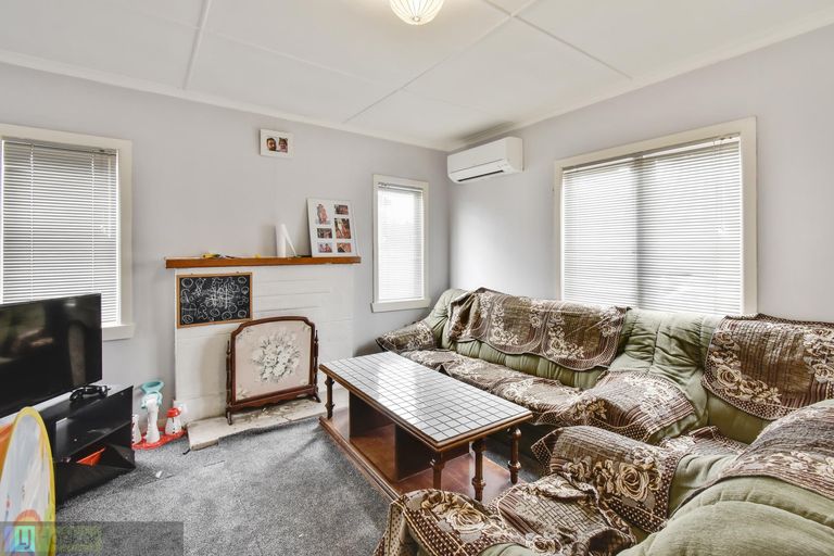 Photo of property in 11 Seddon Avenue, Papatoetoe, Auckland, 2104