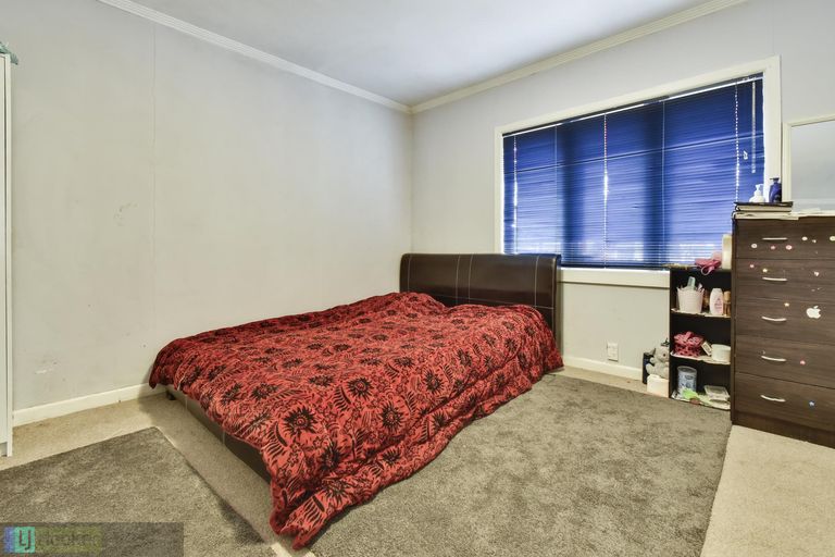 Photo of property in 11 Seddon Avenue, Papatoetoe, Auckland, 2104