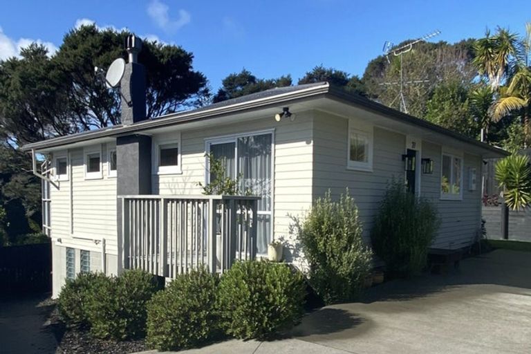 Photo of property in 27 Aplin Place, Birkdale, Auckland, 0626