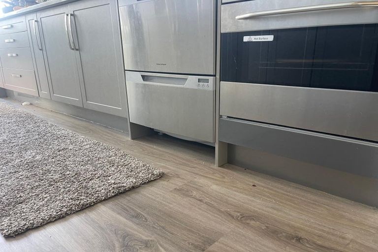 Photo of property in 25 Sovereign Place, Glenfield, Auckland, 0629