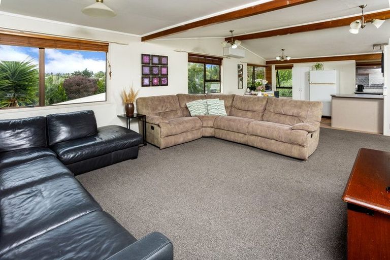 Photo of property in 34 Unsworth Drive, Unsworth Heights, Auckland, 0632