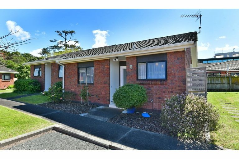Photo of property in 10 Bellbird Place, Orewa, 0931