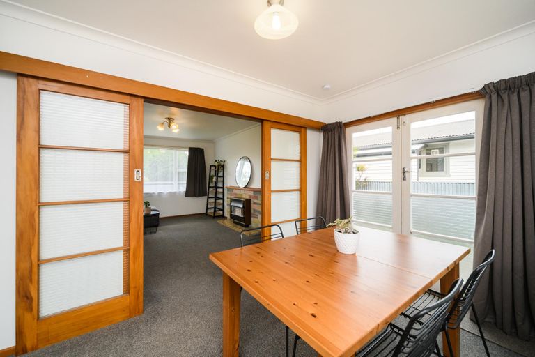 Photo of property in 32 Parkland Crescent, Terrace End, Palmerston North, 4410