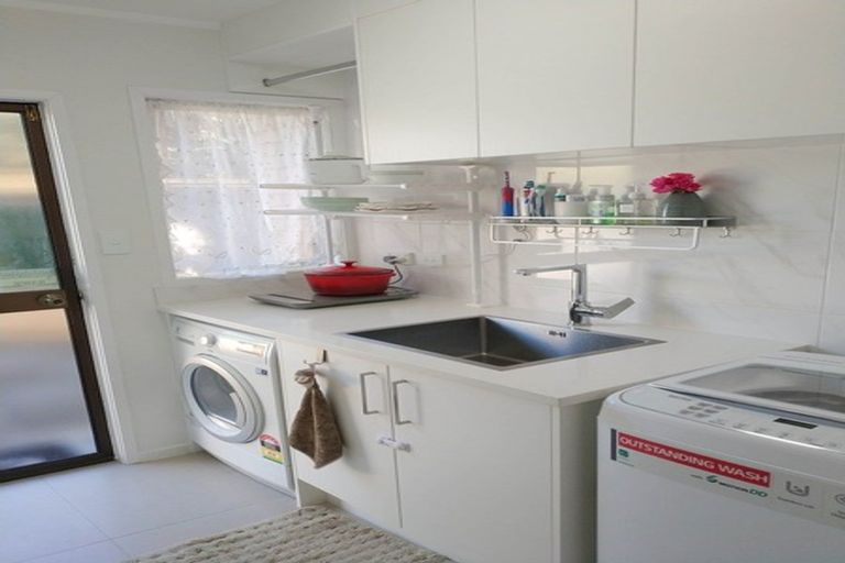 Photo of property in 2/6 Currey Crescent, Milford, Auckland, 0620