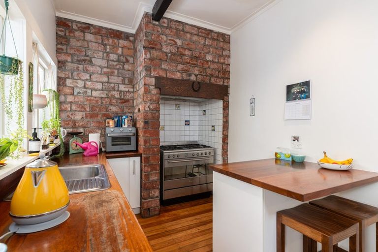 Photo of property in 18 Kilbirnie Crescent, Kilbirnie, Wellington, 6022