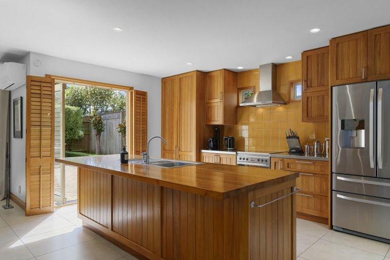 Photo of property in 32 Wai-iti Terrace, Burnside, Christchurch, 8052